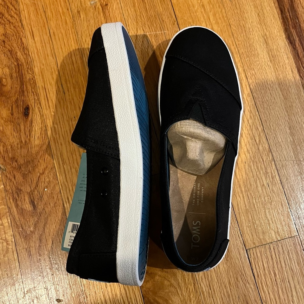 NWT Toms slide sneakers
